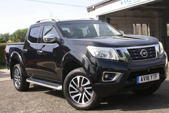 Nissan Navara Double Cab Pick Up Tekna 2.3dCi 190 4WD Pick Up Diesel Black