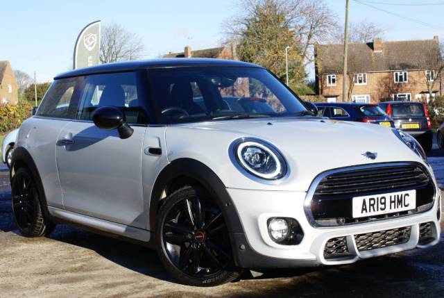 Mini Hatchback 1.5 Cooper Sport II 3dr Auto Hatchback Petrol White Silver Metallic