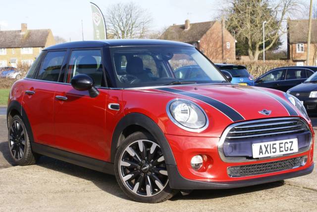 Mini Hatchback 1.5 Cooper D 5dr Hatchback Diesel Blazing Red Metallic