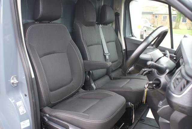 2023 Renault Trafic 2.0 SL28 Blue dCi 130 Sport Van