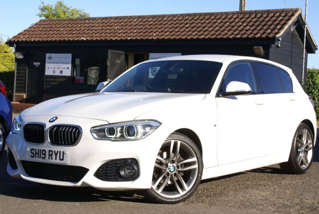 BMW 1 Series 118i [1.5] M Sport 5dr [Nav/Servotronic] Step Auto Hatchback Petrol Alpine White