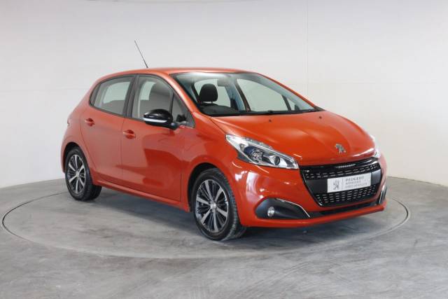 Peugeot 208 1.2 PureTech XS-White 5dr Hatchback Petrol Orange